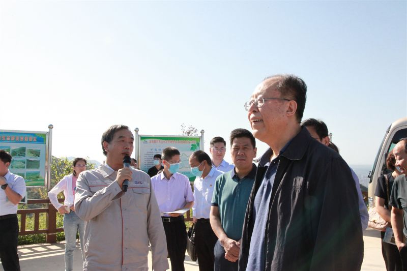 
				   
					河南省人大常委會(huì )黨組副書(shū)記、副主任馬懿一行到洛陽(yáng)黃河同力調研
				 